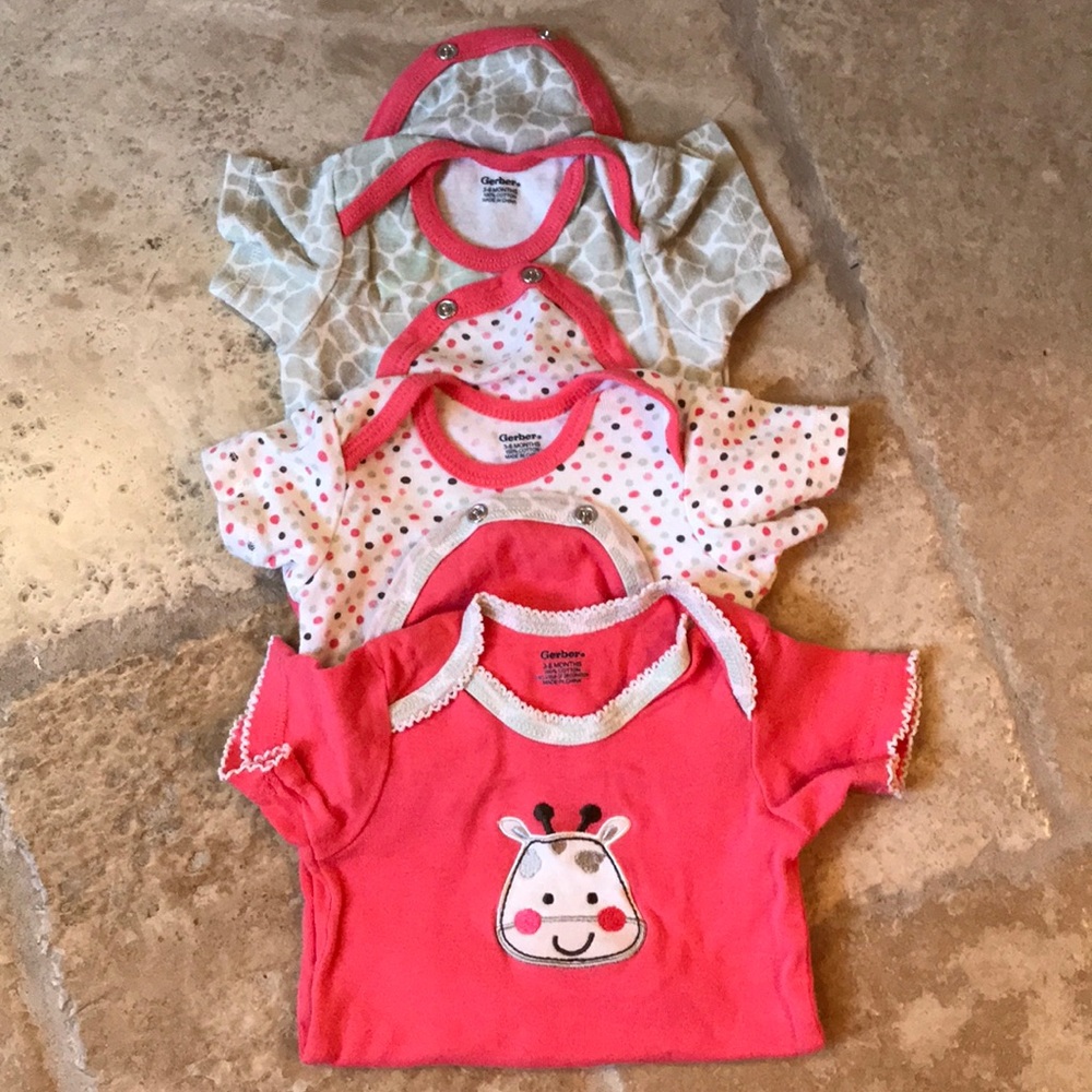 Set of 3 Giraffe Print Gerber Onesies